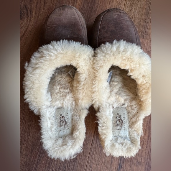 UGG Women’s Kalie Leather Studded Shearling Clogs Wood Bottom - Picture 10 of 15